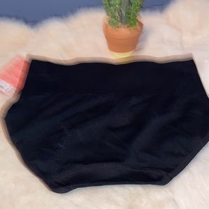 NWT/ shapewear panties
